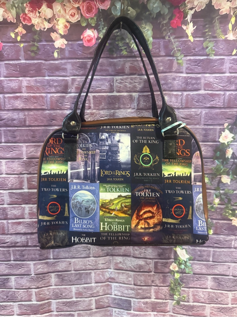 Large shoulder bag from Top Notch boutique featuring the lord of the rings